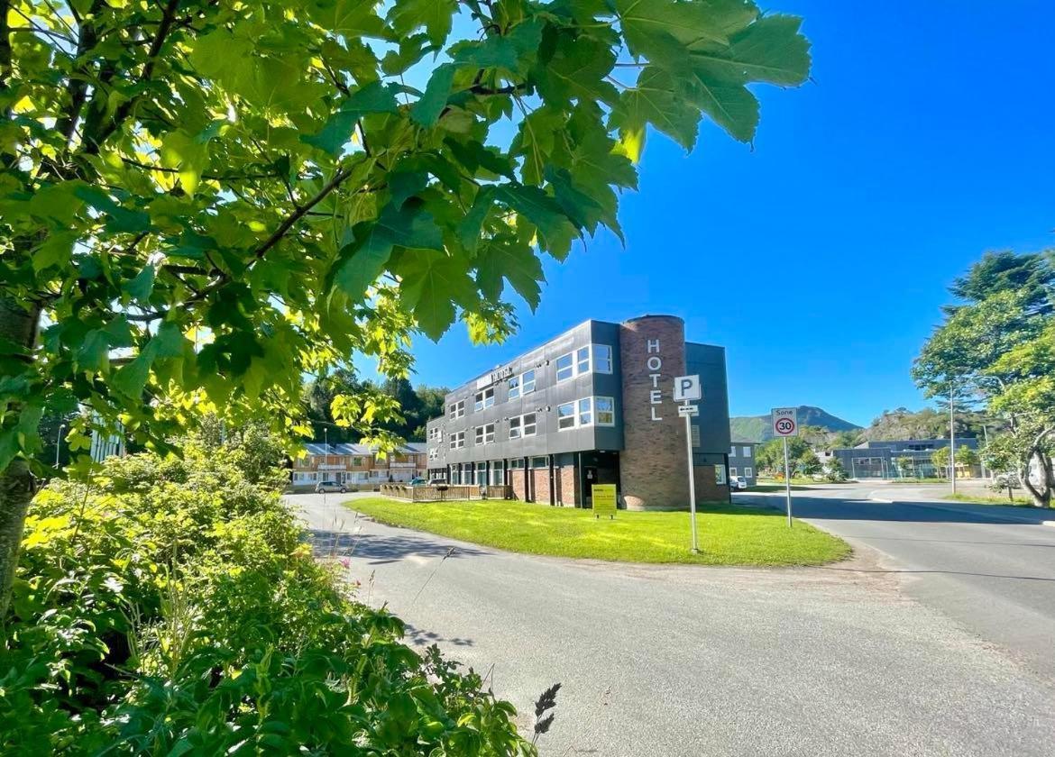 Marina Hotel Lofoten Svolvaer Bagian luar foto